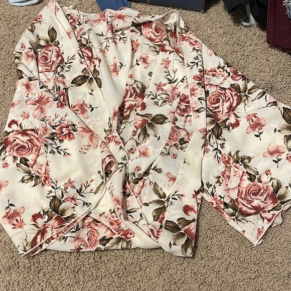 Altar'd State Accessories - Womens floral kimono